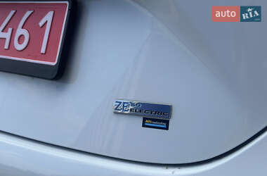Хэтчбек Renault Zoe 2020 в 