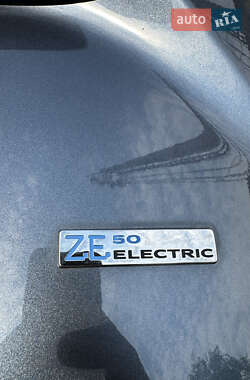 Хэтчбек Renault Zoe 2021 в 