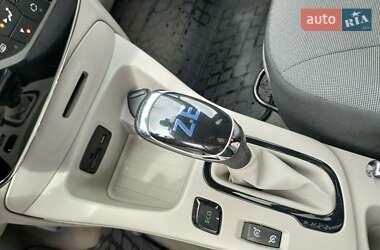 Хэтчбек Renault Zoe 2016 в 