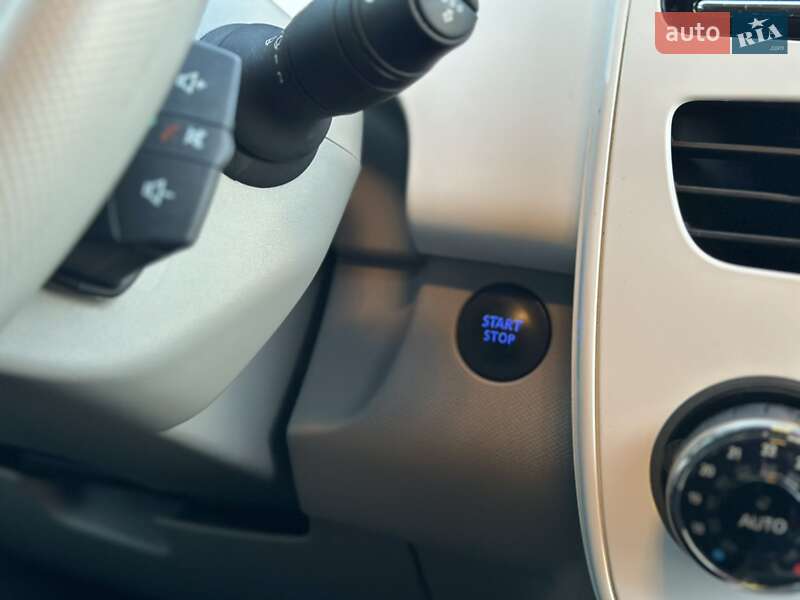 Хетчбек Renault Zoe 2015 в Львові