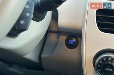 Хэтчбек Renault Zoe 2015 в 