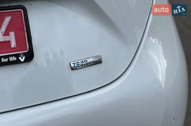 Хэтчбек Renault Zoe 2019 в 