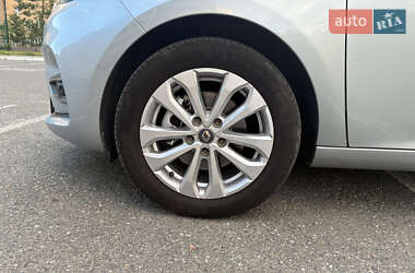Хэтчбек Renault Zoe 2021 в 