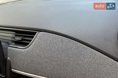 Хэтчбек Renault Zoe 2021 в 