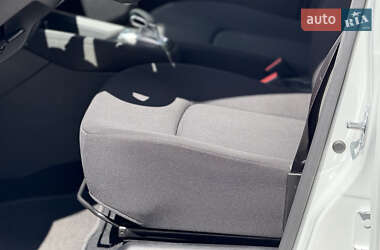 Хэтчбек Renault Zoe 2019 в 