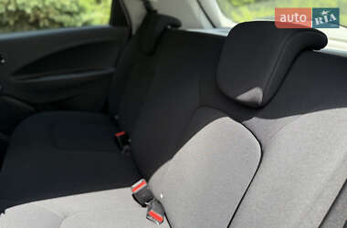 Хэтчбек Renault Zoe 2019 в 