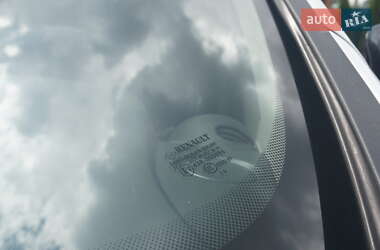 Хетчбек Renault Zoe 2016 в 