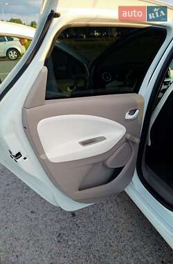 Хэтчбек Renault Zoe 2018 в 