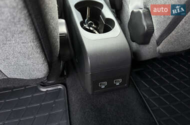 Хэтчбек Renault Zoe 2020 в 