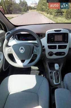 Хэтчбек Renault Zoe 2015 в 