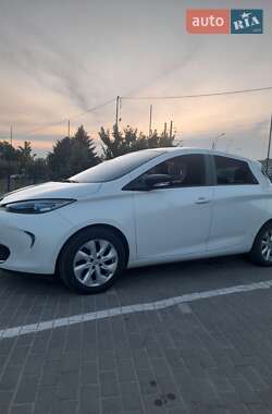 Хэтчбек Renault Zoe 2015 в 