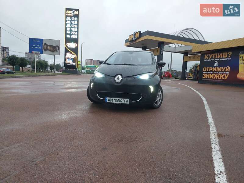 Хэтчбек Renault Zoe 2015 в 