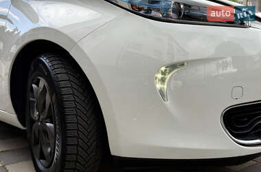 Хэтчбек Renault Zoe 2015 в 
