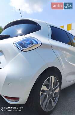 Хэтчбек Renault Zoe 2016 в 