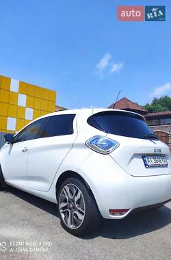 Хэтчбек Renault Zoe 2016 в 