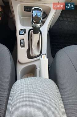 Хэтчбек Renault Zoe 2016 в 
