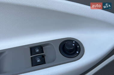 Хэтчбек Renault Zoe 2013 в 