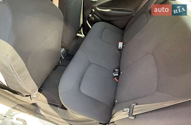 Хэтчбек Renault Zoe 2021 в 
