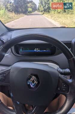 Хэтчбек Renault Zoe 2015 в 