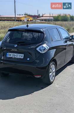 Хэтчбек Renault Zoe 2015 в 