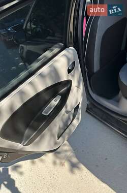 Хэтчбек Renault Zoe 2014 в 