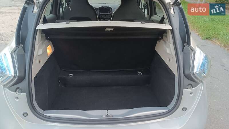 Хэтчбек Renault Zoe 2016 в 