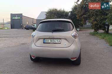 Хэтчбек Renault Zoe 2016 в 