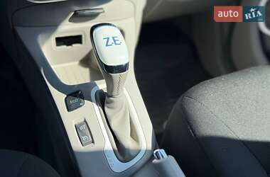 Хэтчбек Renault Zoe 2017 в 