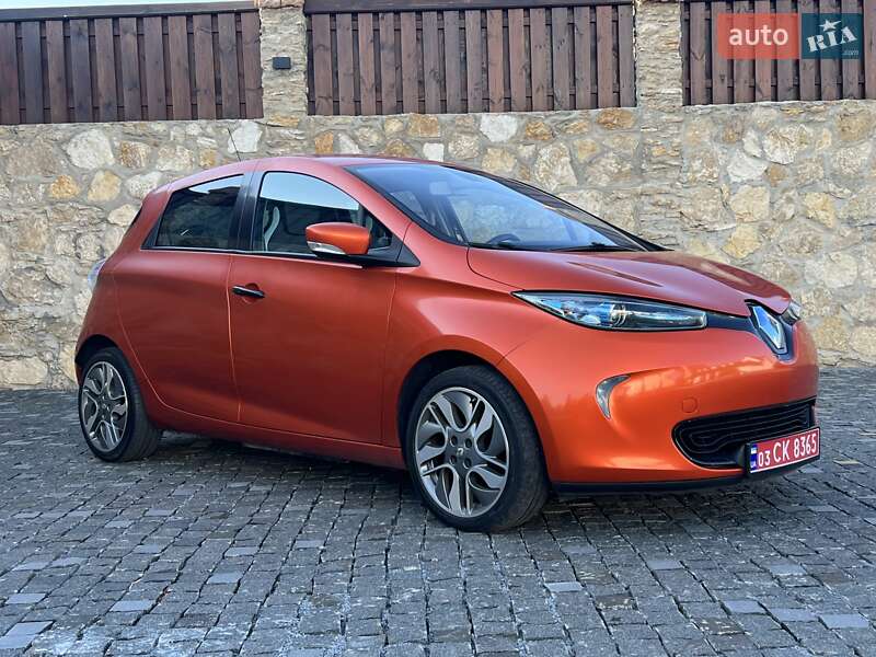 Хэтчбек Renault Zoe 2016 в 