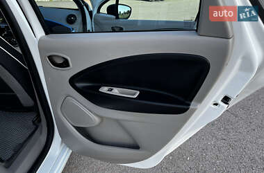 Хэтчбек Renault Zoe 2014 в 
