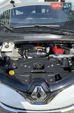 Хэтчбек Renault Zoe 2021 в 