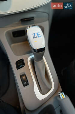 Хэтчбек Renault Zoe 2017 в 