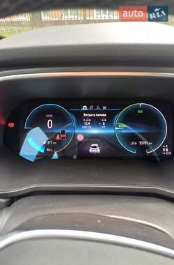 Хэтчбек Renault Zoe 2020 в 