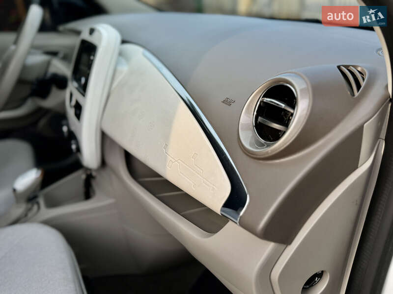 Хэтчбек Renault Zoe 2017 в Самборе фото 41 Хэтчбек Renault Zoe 2017 в Самборе