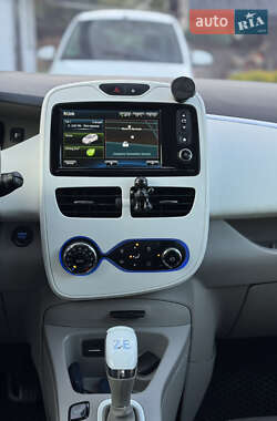 Хэтчбек Renault Zoe 2015 в 