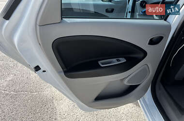 Хэтчбек Renault Zoe 2014 в 