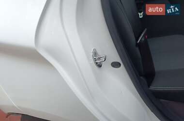 Хэтчбек Renault Zoe 2017 в 