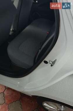 Хэтчбек Renault Zoe 2021 в 