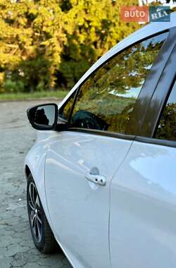 Хэтчбек Renault Zoe 2017 в 
