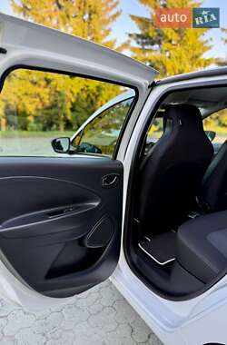 Хэтчбек Renault Zoe 2017 в 