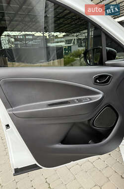 Хэтчбек Renault Zoe 2020 в 