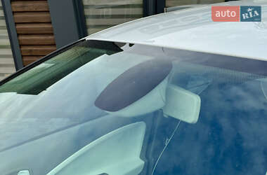 Хэтчбек Renault Zoe 2014 в 