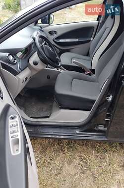Хэтчбек Renault Zoe 2016 в 