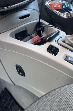 Хэтчбек Renault Zoe 2015 в 