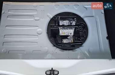 Хэтчбек Renault Zoe 2020 в 