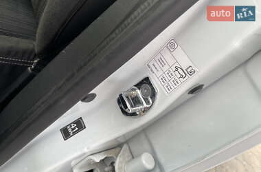 Хэтчбек Renault Zoe 2019 в 