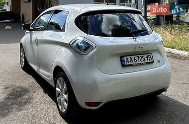 Хэтчбек Renault Zoe 2016 в 