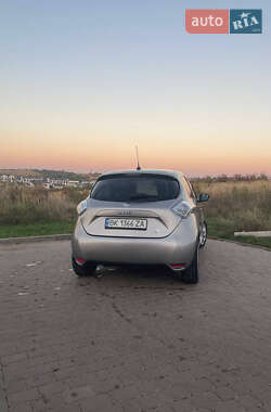 Хэтчбек Renault Zoe 2015 в 