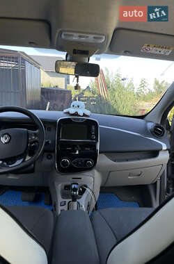 Хэтчбек Renault Zoe 2015 в 