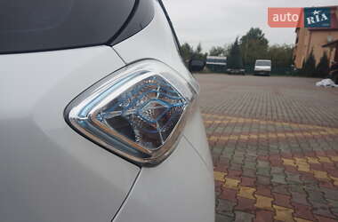 Хэтчбек Renault Zoe 2015 в 